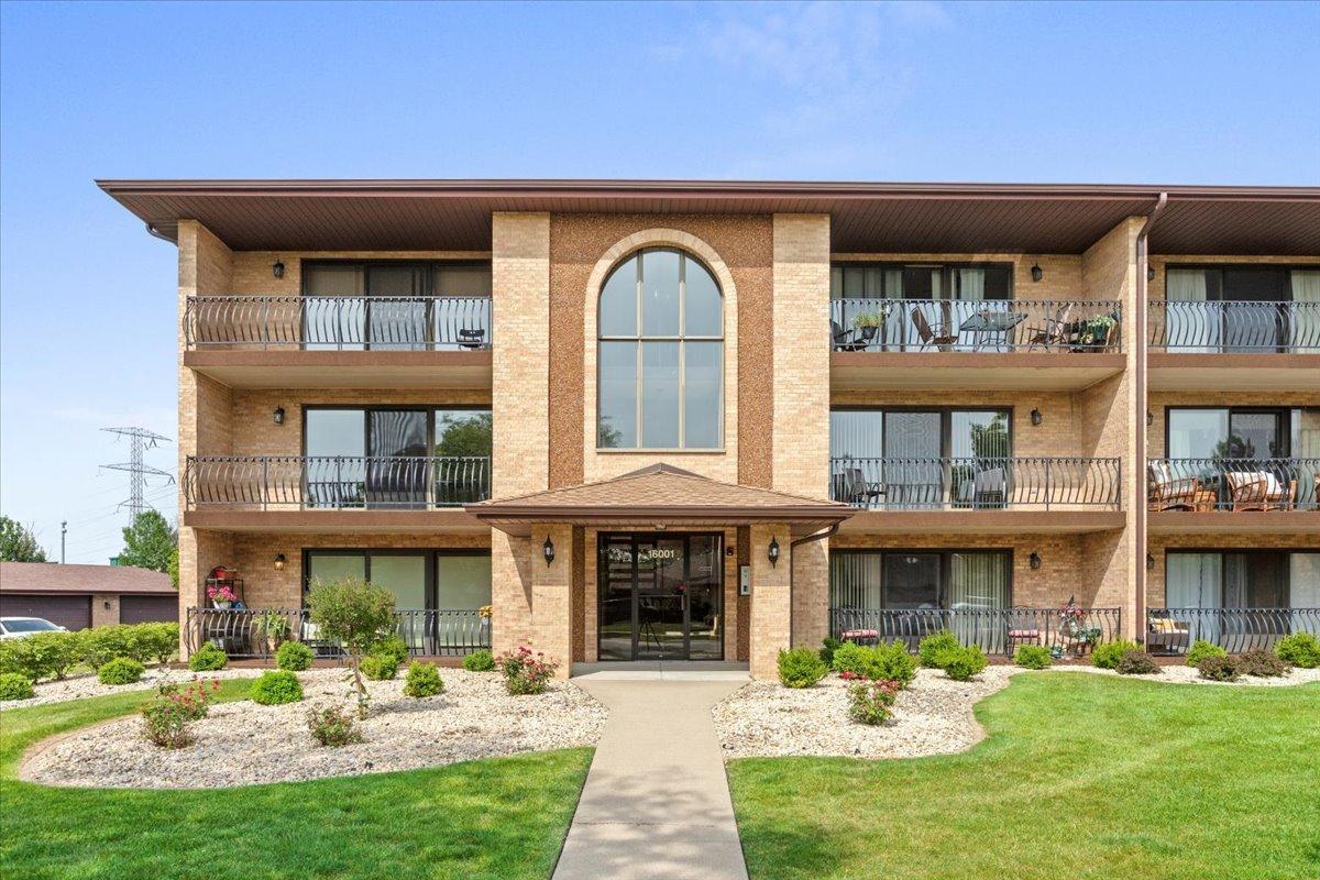 16001 Eagle Ridge Dr. #2N, Tinley Park, IL 60477