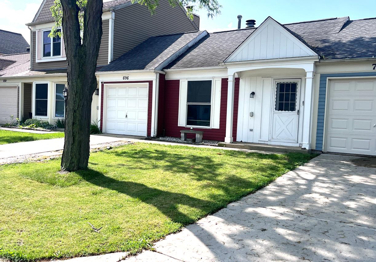 696 Grant Cir., Hanover Park, IL 60133