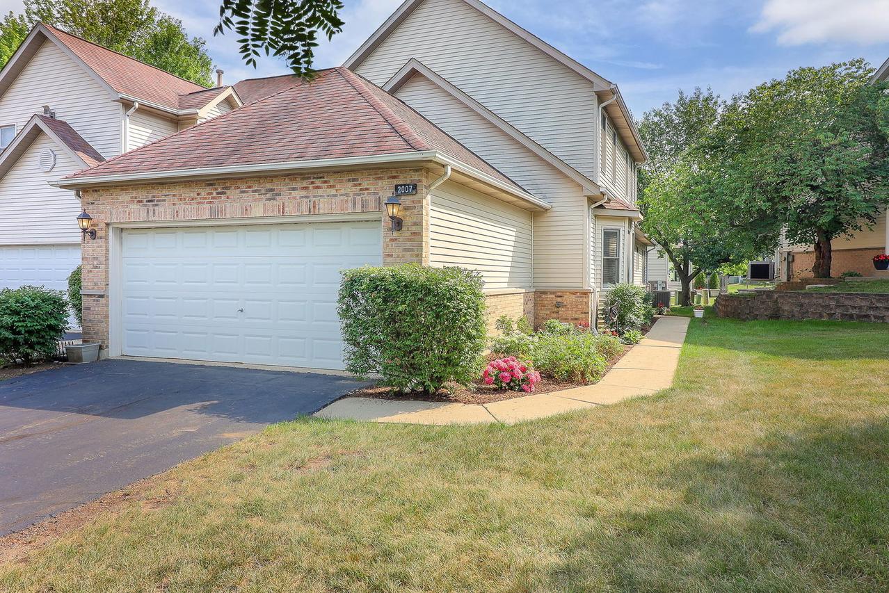 2007 Thornwood Cir., St. Charles, IL 60174