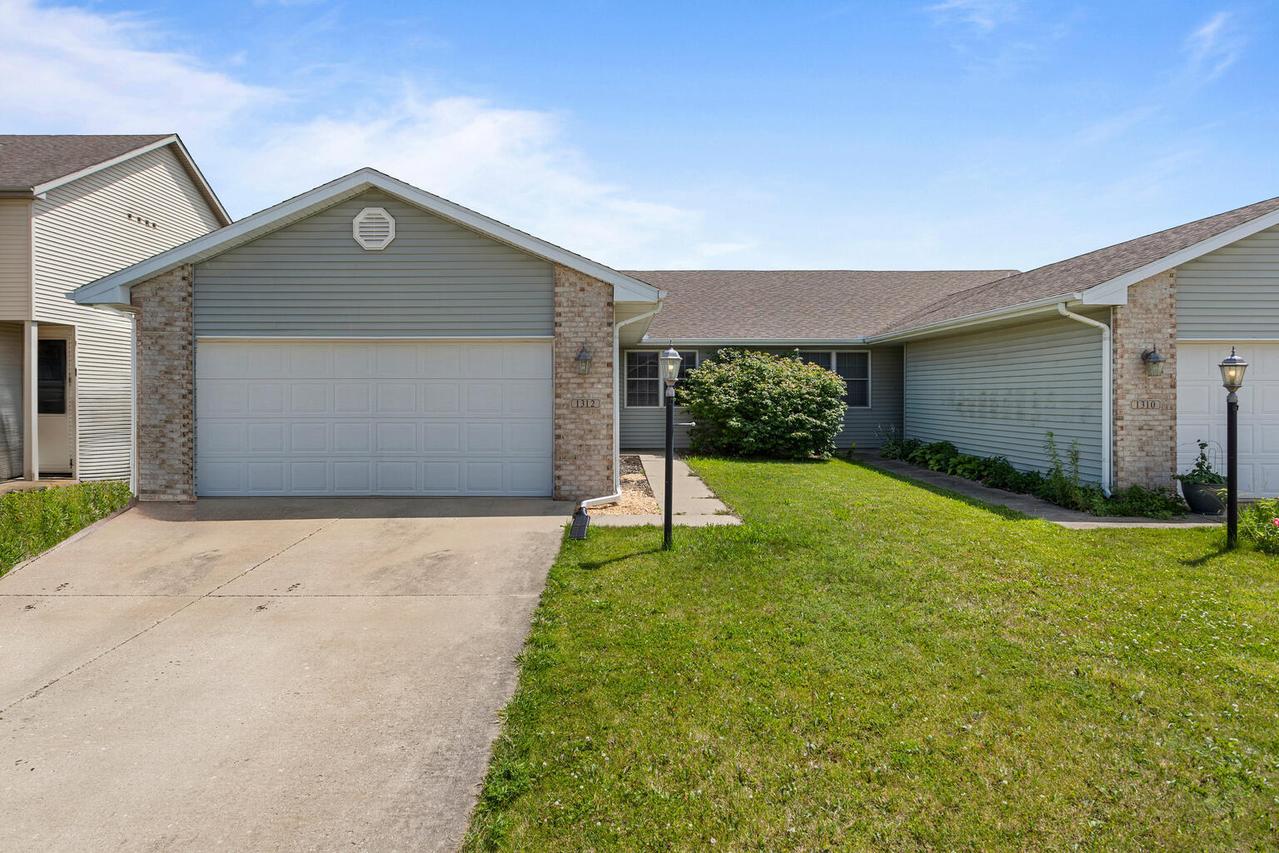 1312 Cobblestone Way, Champaign, IL 61822