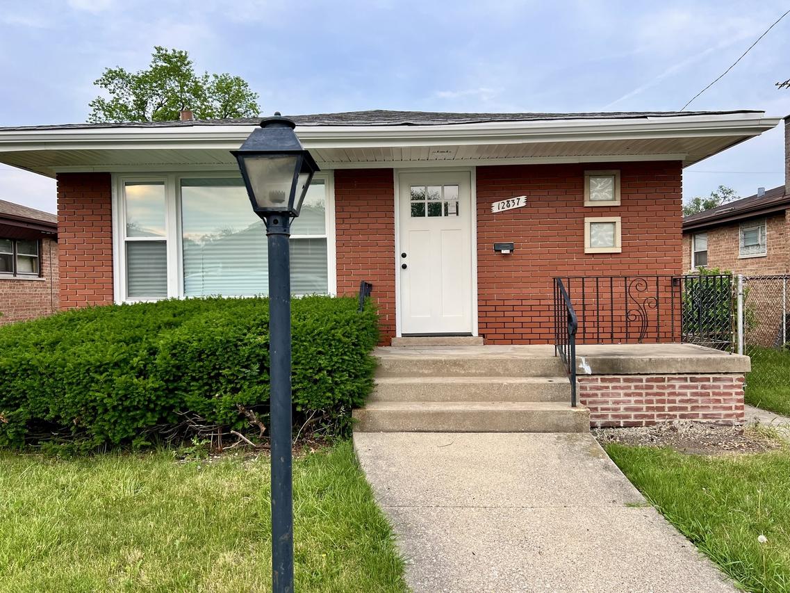 12837 S Aberdeen St., Calumet Park, IL 60827