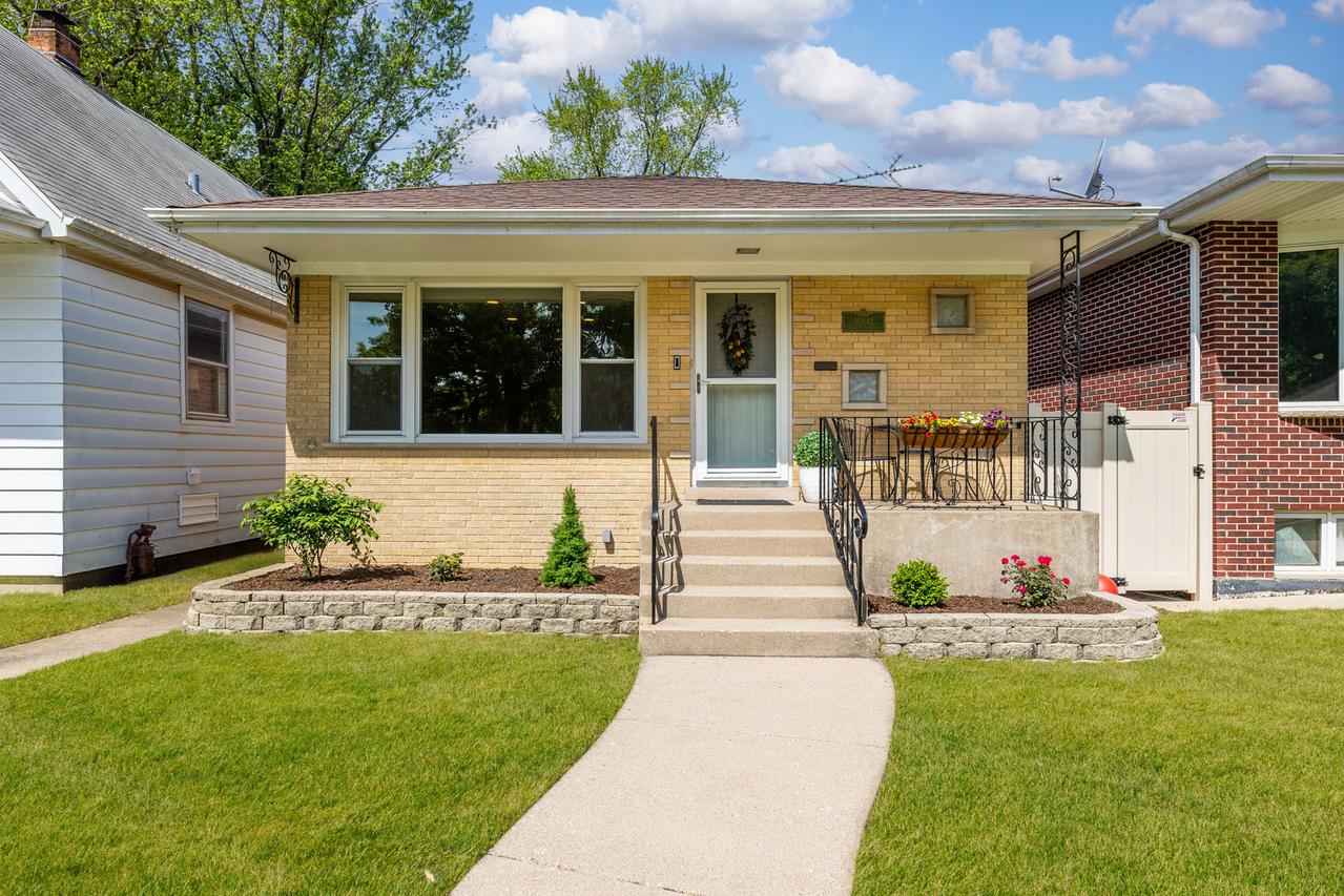 10842 S Sacramento Ave., Chicago, IL 60655