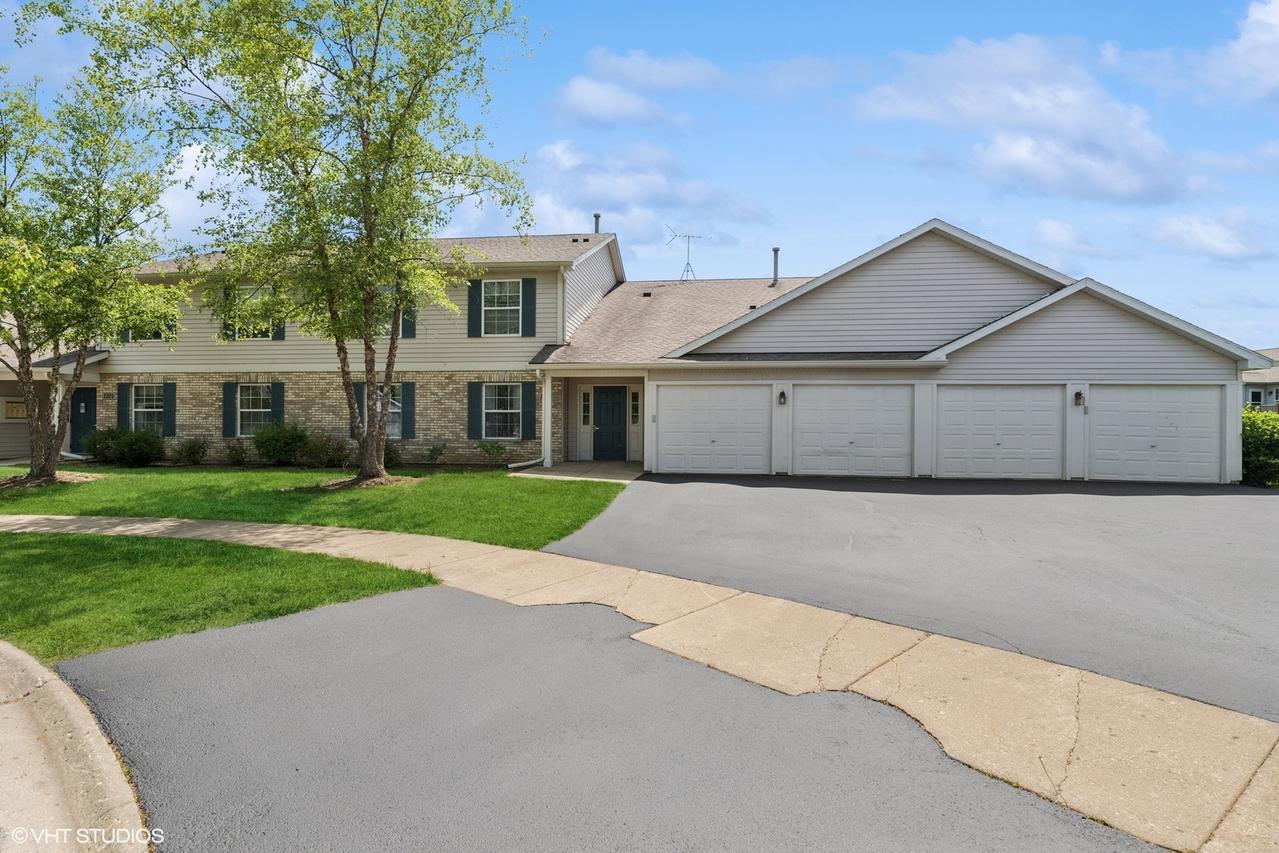 1228 N Red Oak Cir. #2, Round Lake Beach, IL 60073