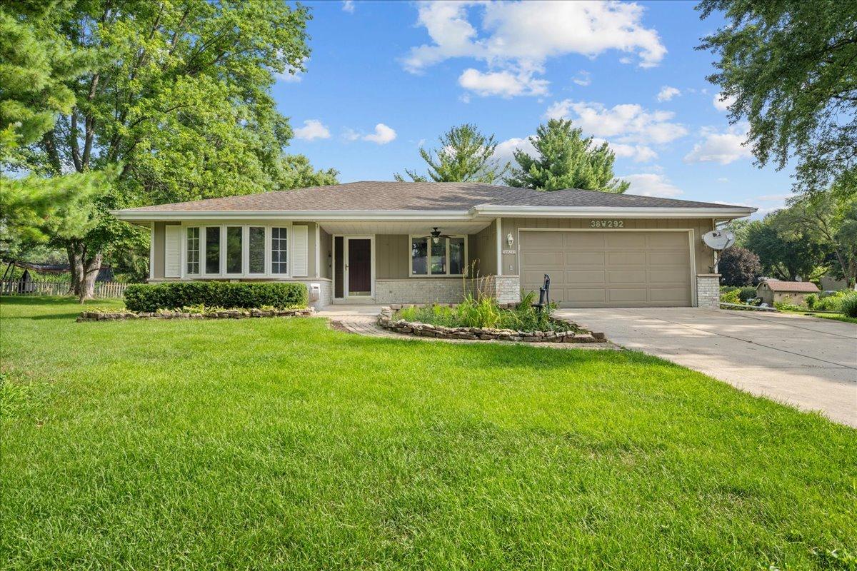 38W292 Bernice Dr., St. Charles, IL 60175