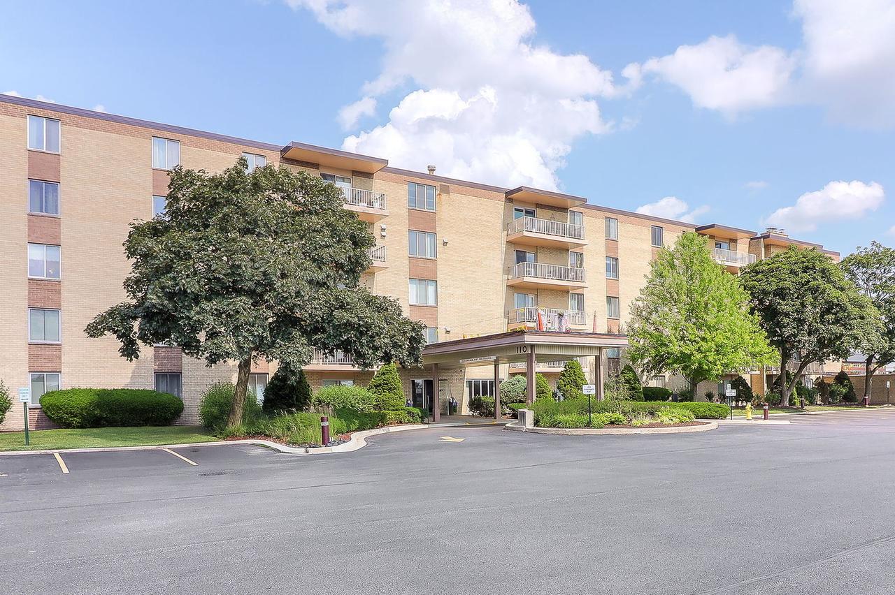 110 W Butterfield Rd. #503S, Elmhurst, IL 60126
