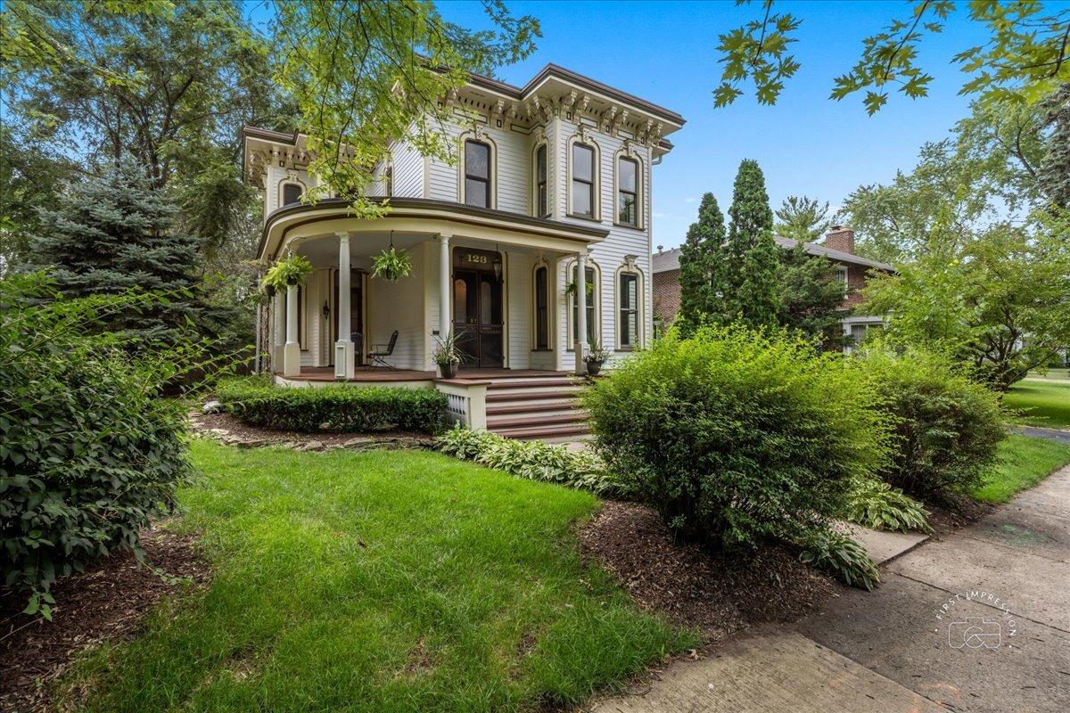 123 N Prairie St., Batavia, IL 60510