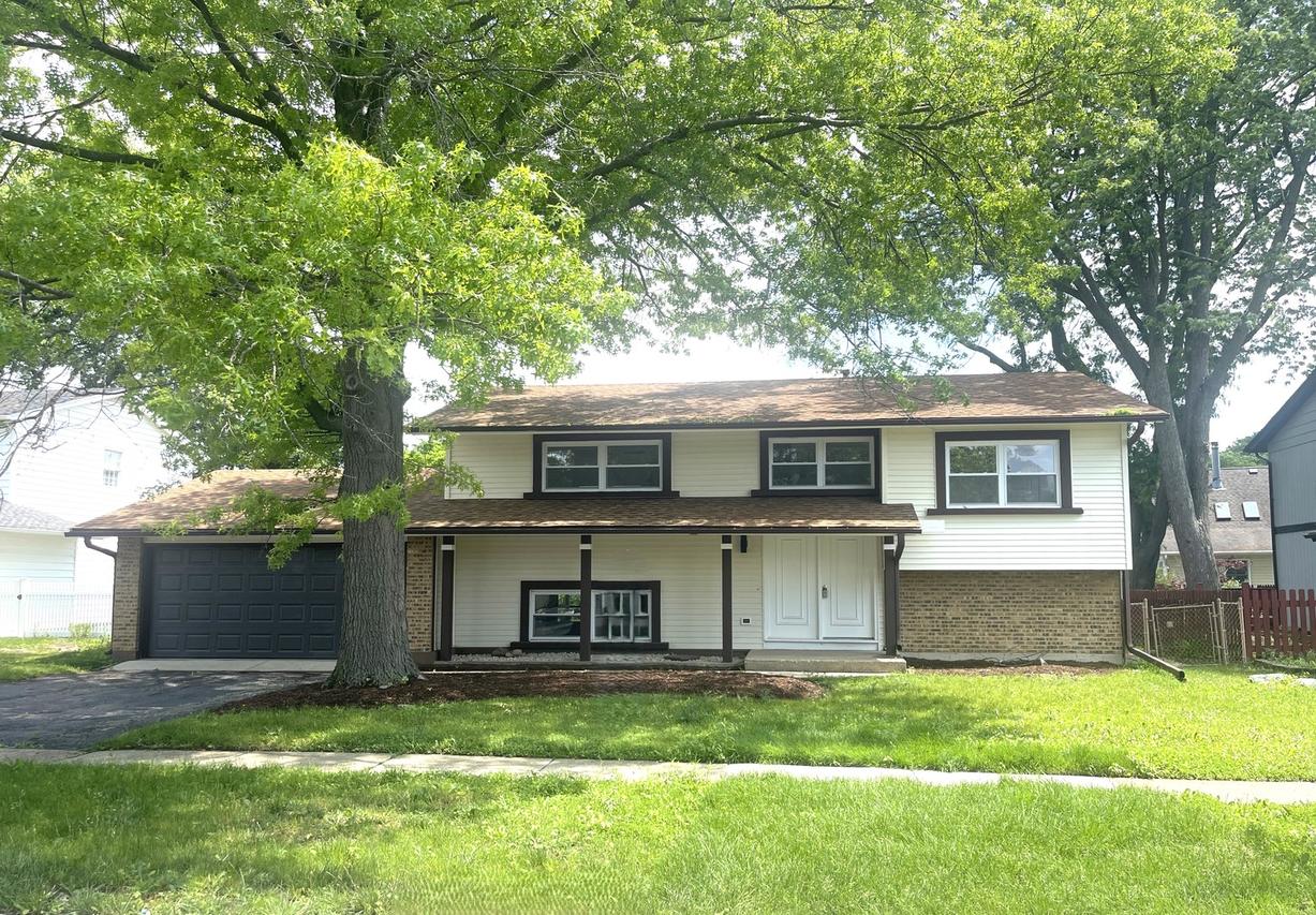 215 Brighton Rd., Elk Grove Village, IL 60007