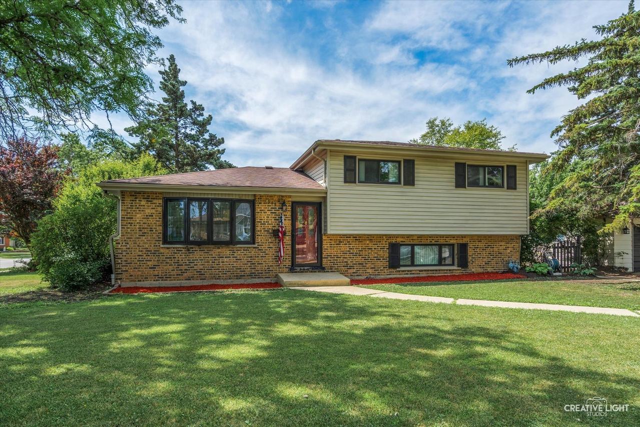 515 W Diversey Ave., Addison, IL 60101