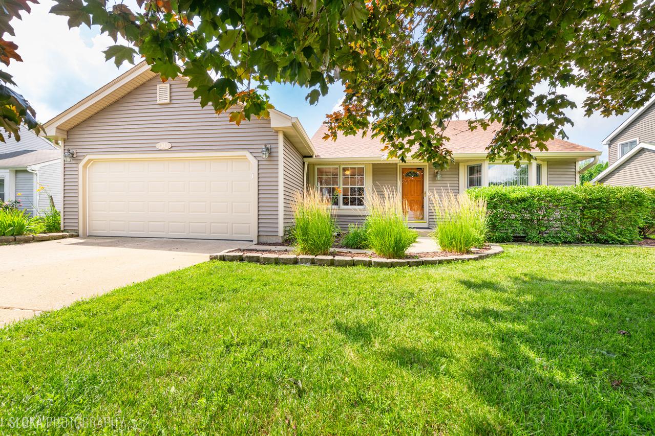 1043 Plum Tree Dr., Crystal Lake, IL 60014