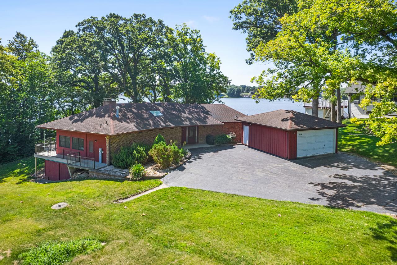 309 Holiday Dr., Lake Holiday, IL 60552