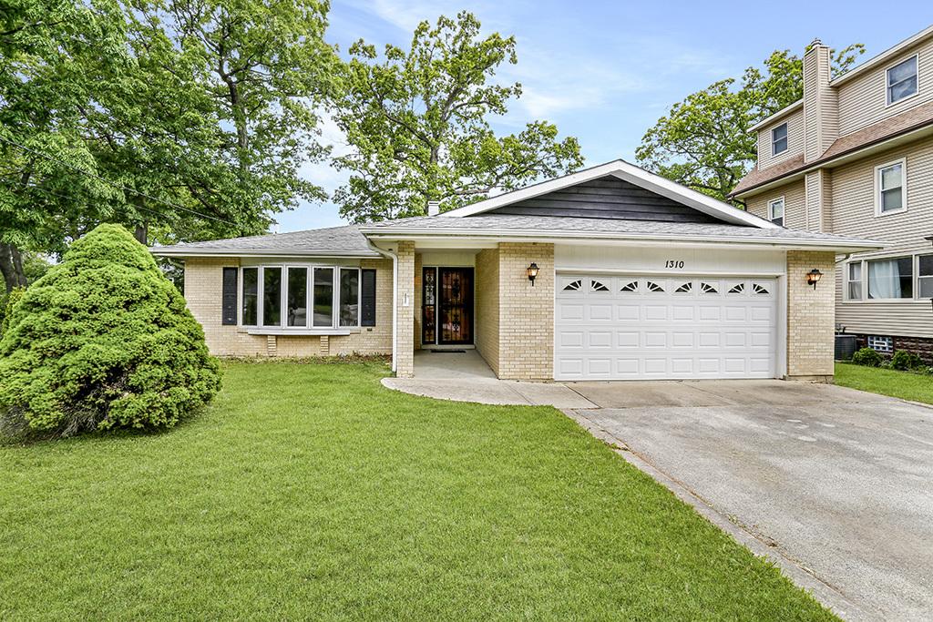 1310 Vinewood Ave., Willow Springs, IL 60480