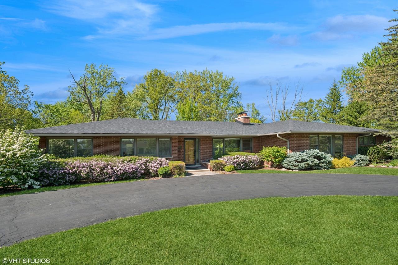 1050 Cedar Ln., Lake Forest, IL 60045