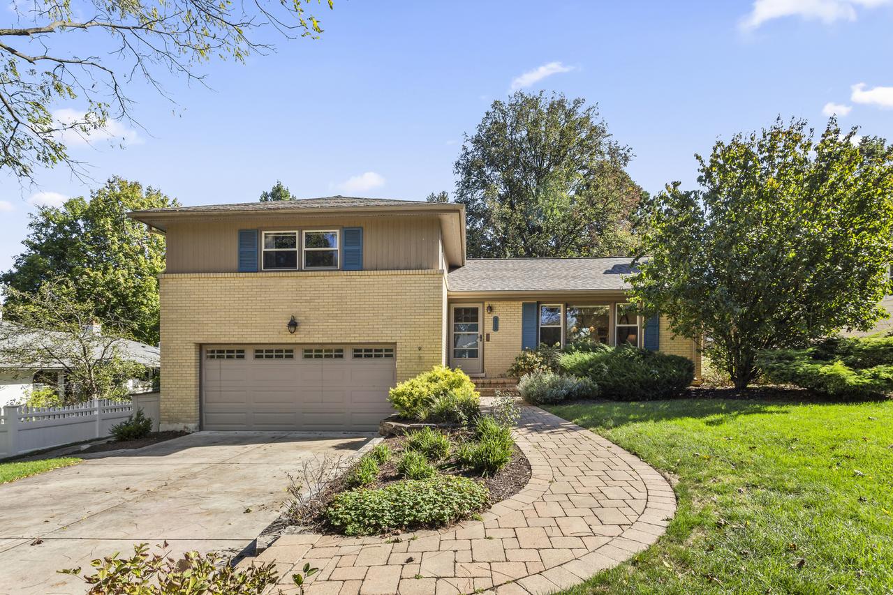 303 Woodstock Ave., Glen Ellyn, IL 60137