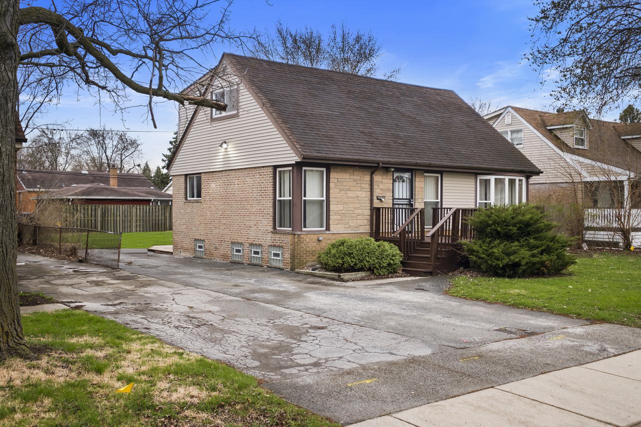 15607 Rose Dr., South Holland, IL 60473