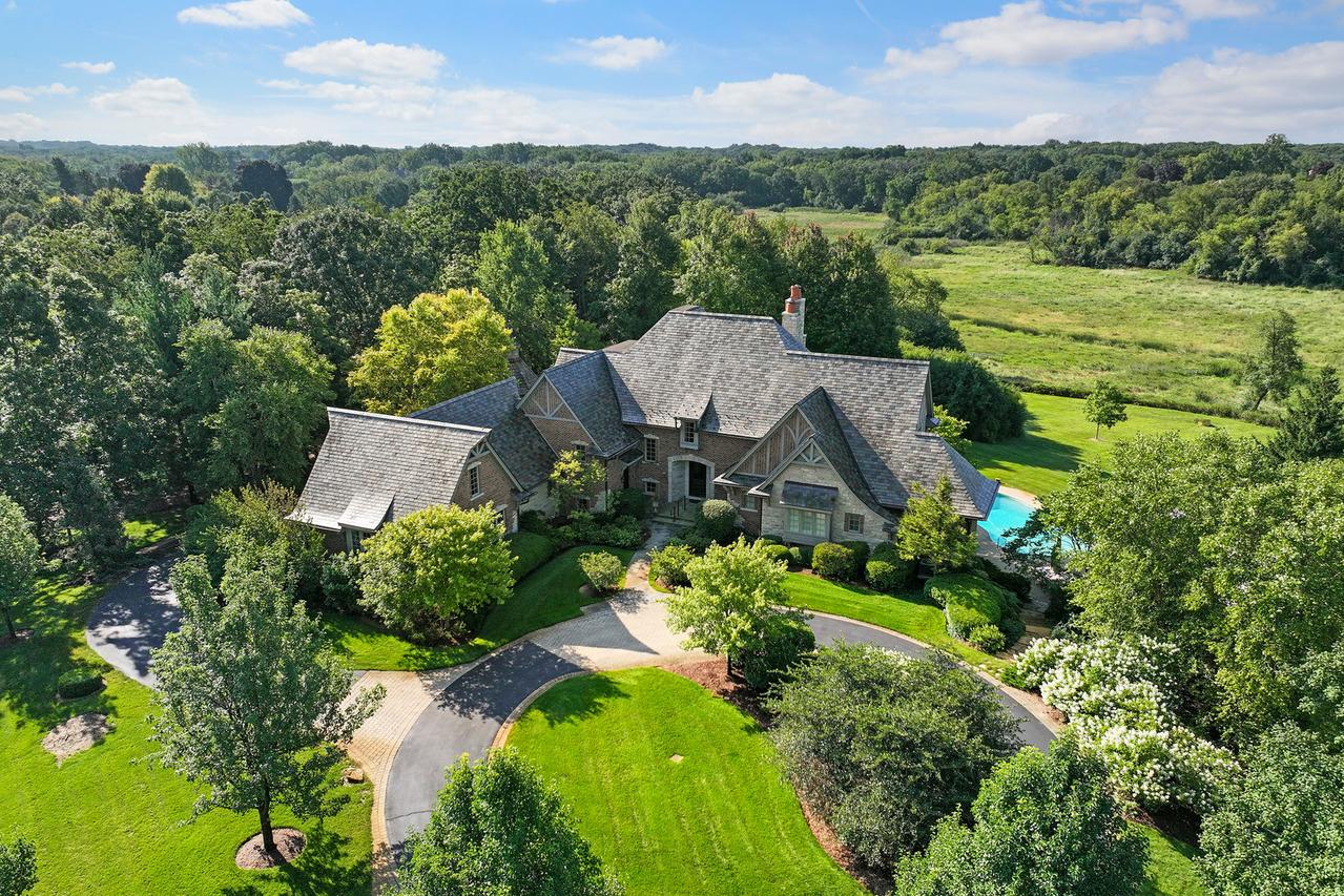 64 Ridge Rd., Barrington Hills, IL 60010