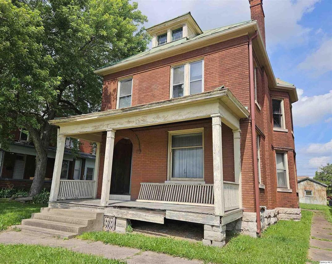 710 N 12th St., Quincy, IL 62301