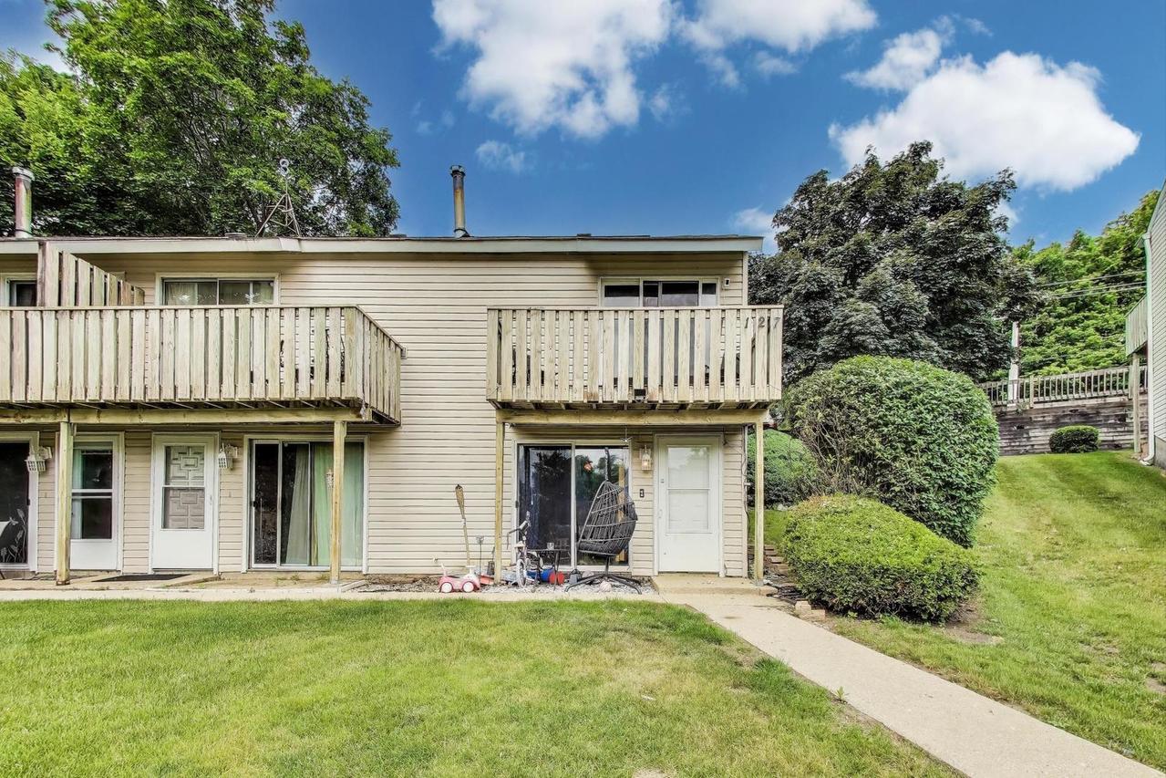 127 Forest Ave. #A, Fox Lake, IL 60020