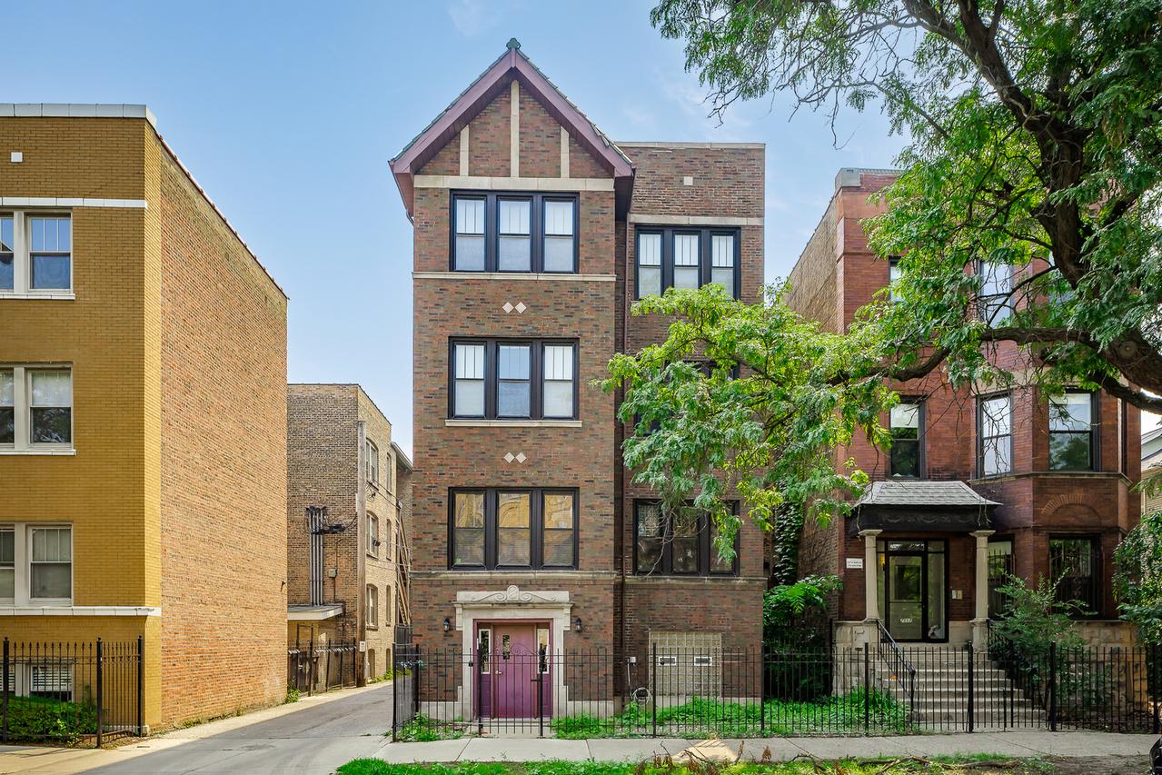 2121 N Kedzie Ave. #3W, Chicago, IL 60647
