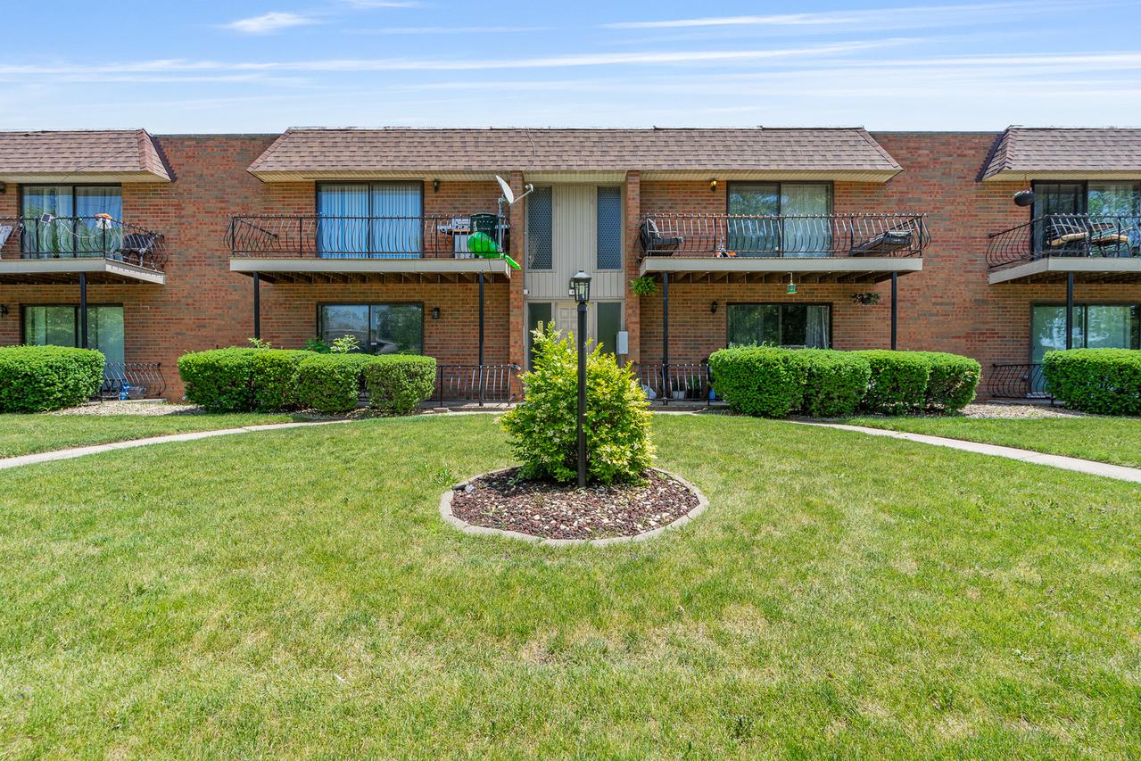629 N Carroll Pkwy. #207, Glenwood, IL 60425