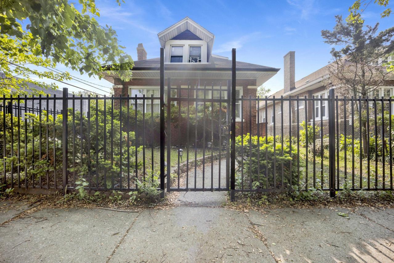 7515 S East End Ave., Chicago, IL 60649