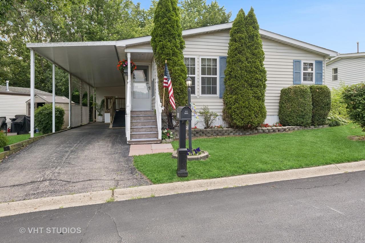 800 Oakbrook Dr., Crystal Lake, IL 60014