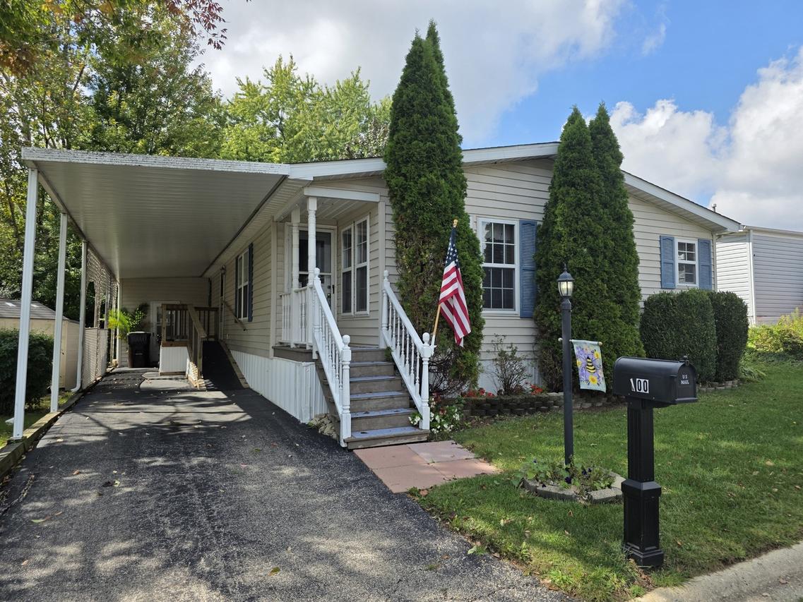 800 Oakbrook Dr., Crystal Lake, IL 60014