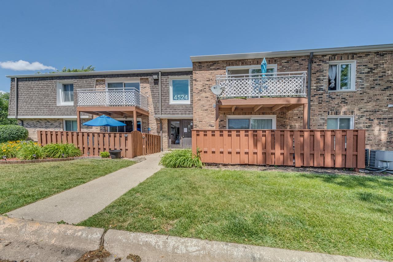 4524 Kings Walk Dr. #2A, Rolling Meadows, IL 60008