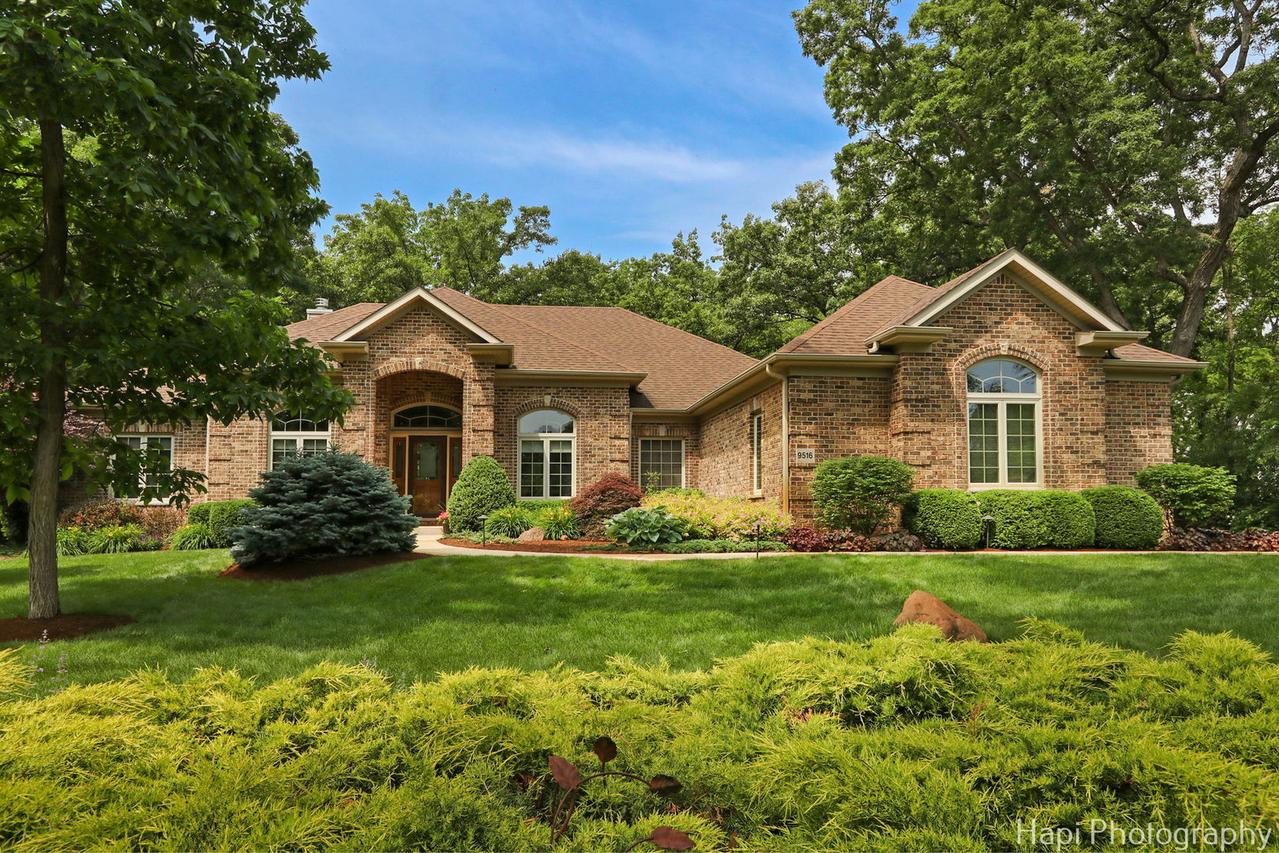 9516 Thousand Oaks Dr., Spring Grove, IL 60081
