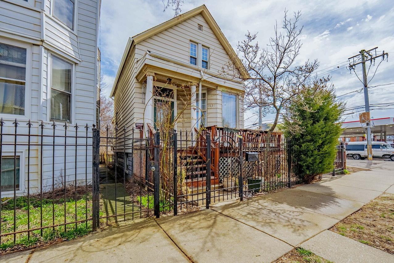 1621 N Central Park Ave., Chicago, IL 60647