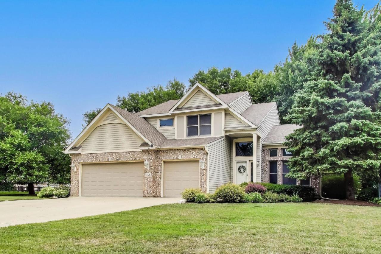 705 Wood Creek Dr., Antioch, IL 60002