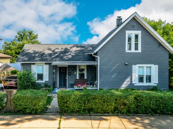 484 Hickory Pl., Elgin, IL 60120