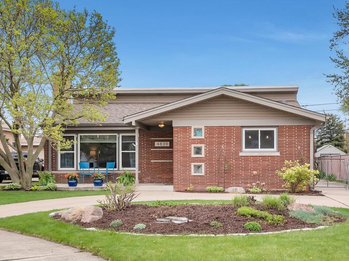 4839 Lamb Dr., Oak Lawn, IL 60453