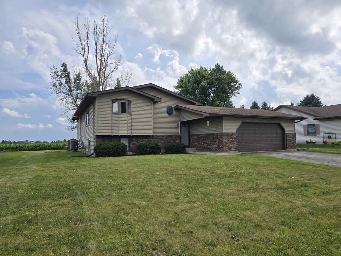 515 W Cherokee Ave., Shabbona, IL 60550