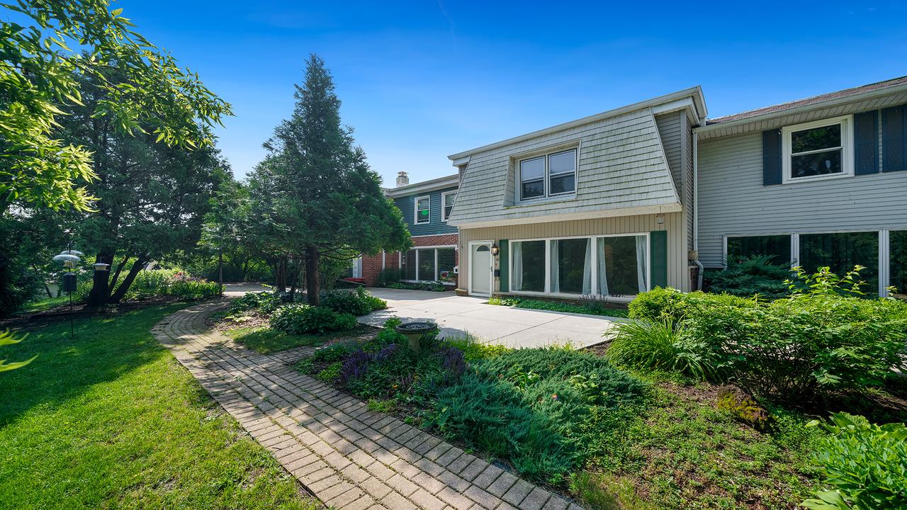 150 W Russell St. #10, Roscoe, IL 61073