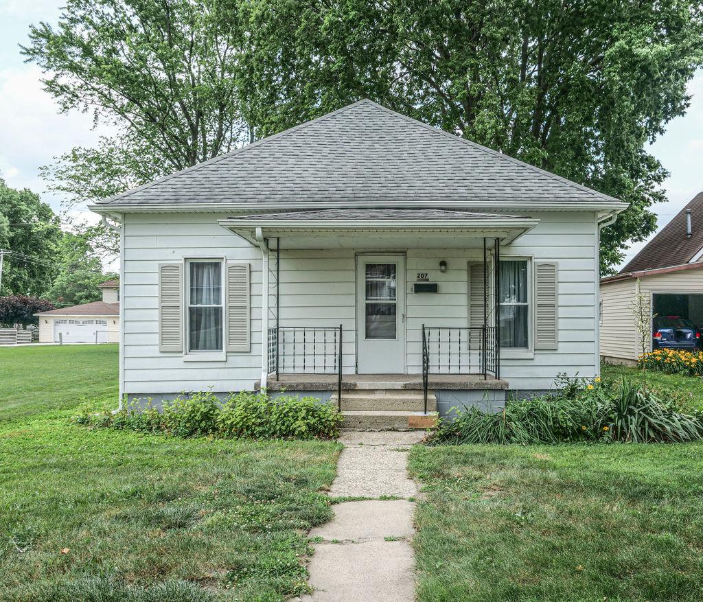 207 N Pine St., Villa Grove, IL 61956