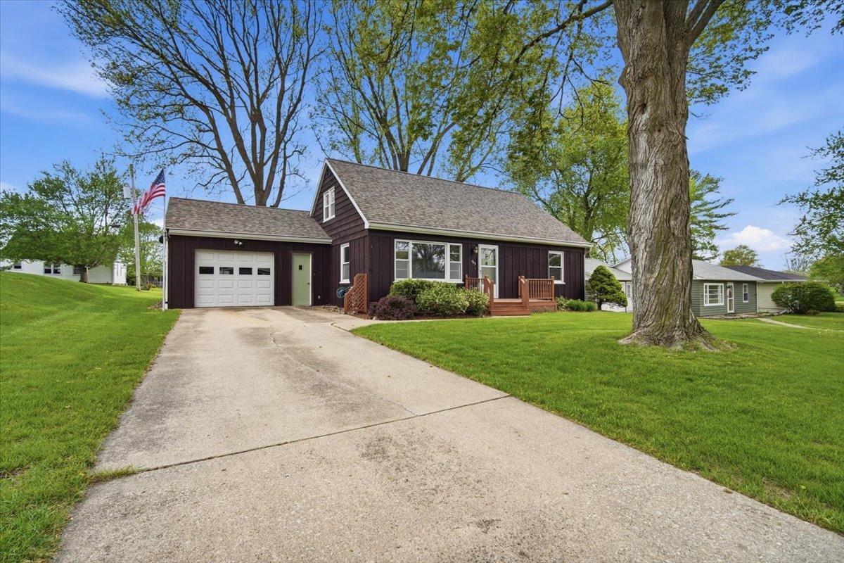 509 W Smith St., Roanoke, IL 61561