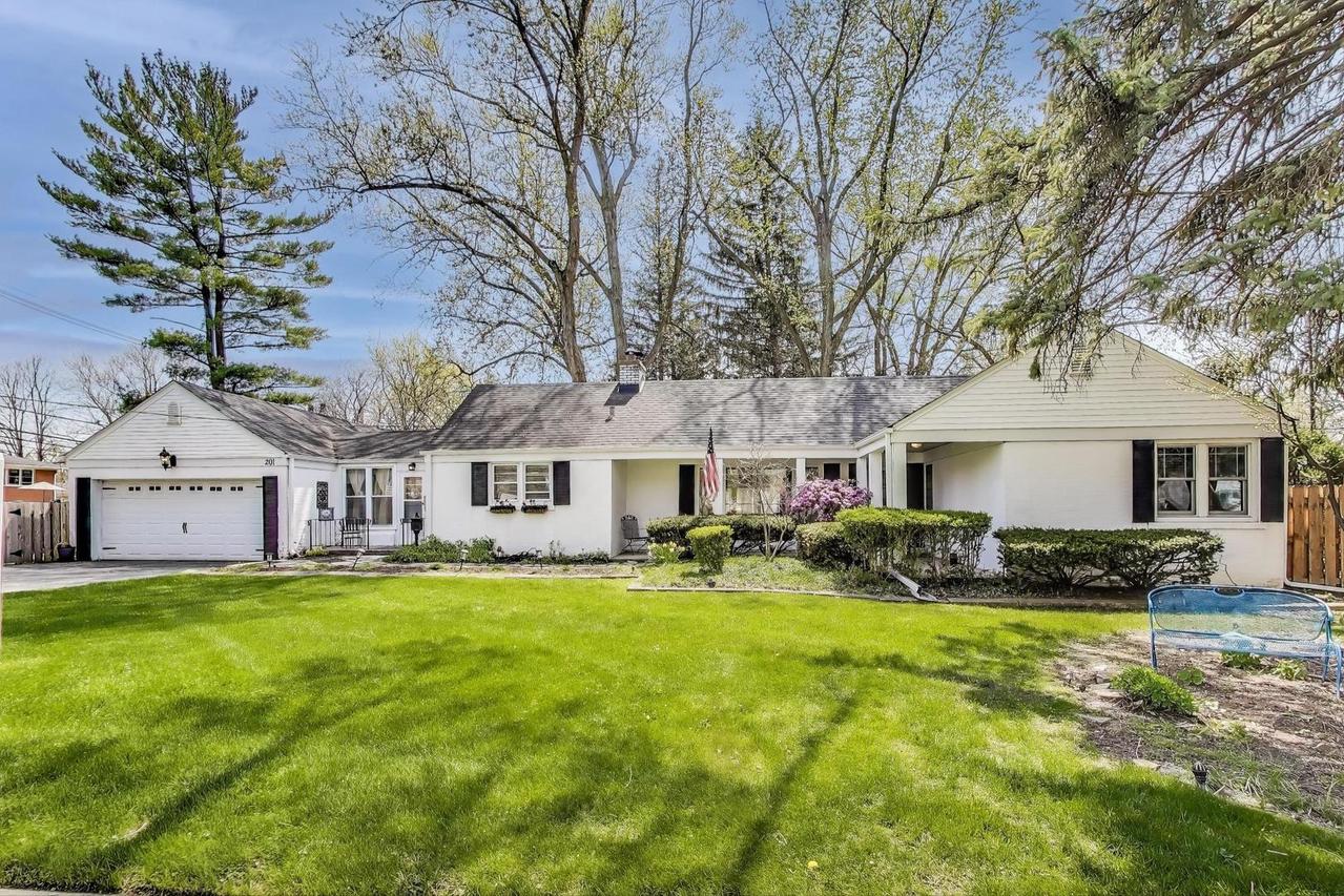 201 W Council Tr., Mount Prospect, IL 60056
