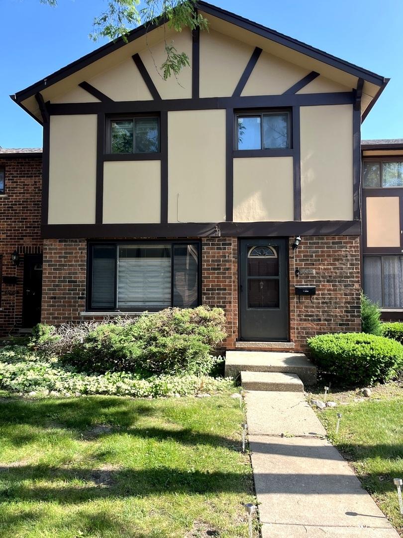 18W266 Standish Ln., Villa Park, IL 60181