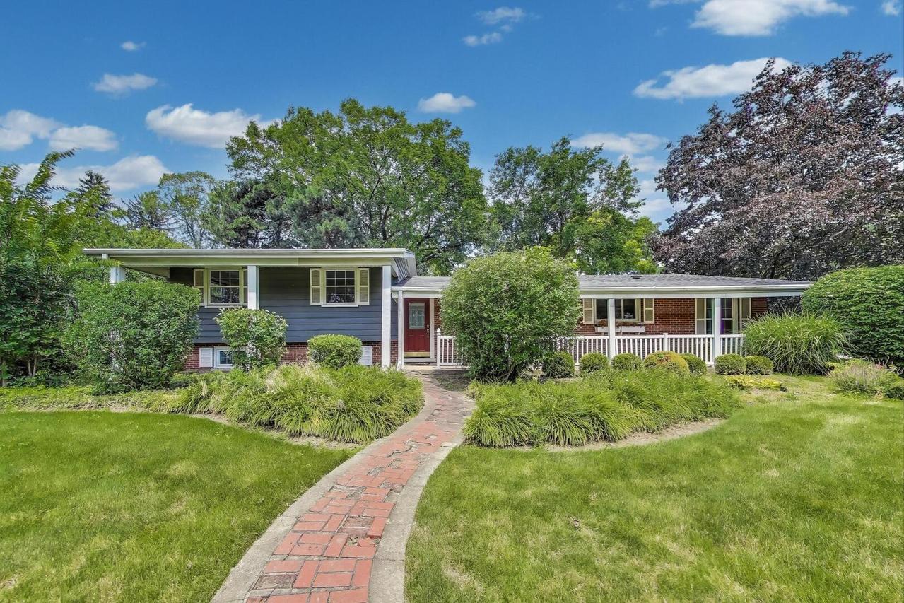 708 S Edgewood Ln., Mount Prospect, IL 60056