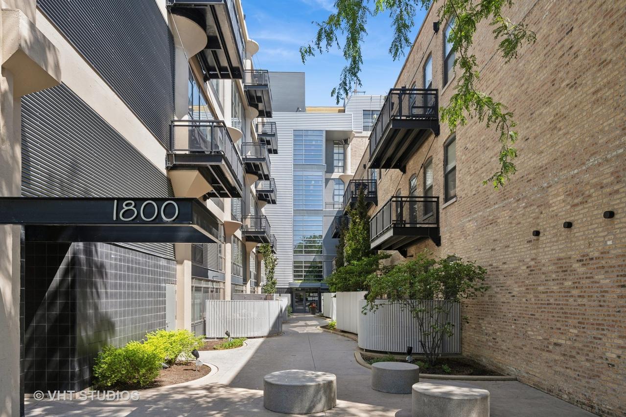 1800 W Grace St. #523, Chicago, IL 60613