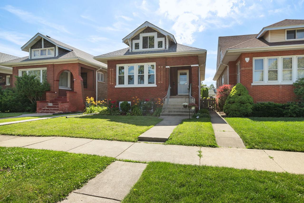 919 N Harvey Ave., Oak Park, IL 60302