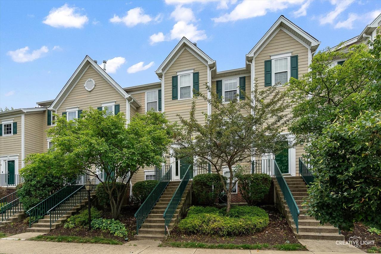 2426 Courtyard Cir. #3, Aurora, IL 60506