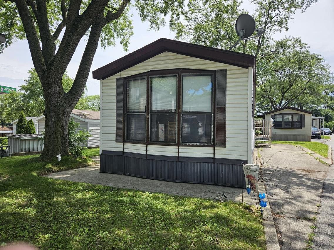 6801 S La Grange Rd. #B5, Hodgkins, IL 60525