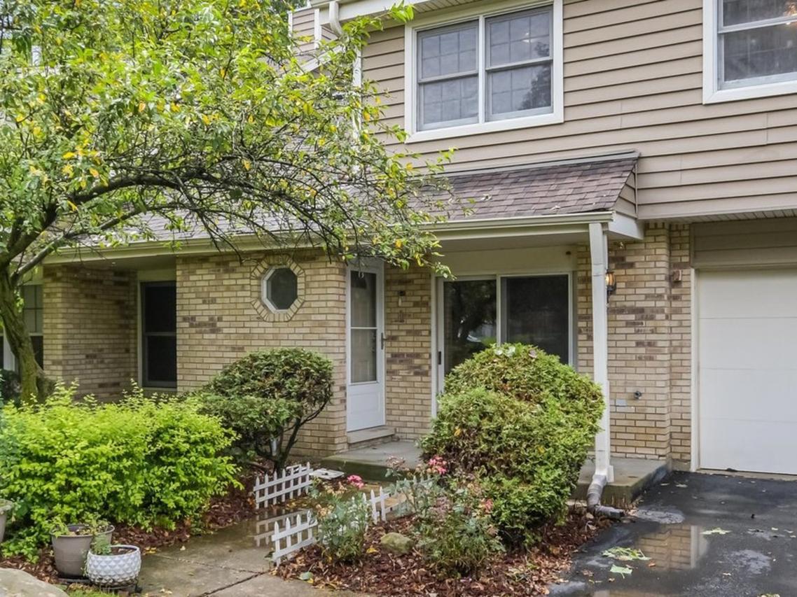 1959 Lancaster Ct. #1, Naperville, IL 60565