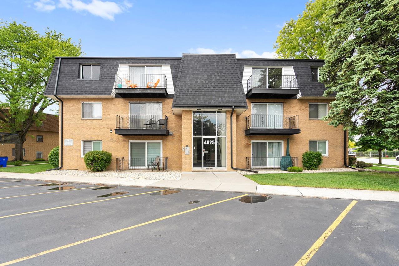 4825 W 109th St. #303, Oak Lawn, IL 60453