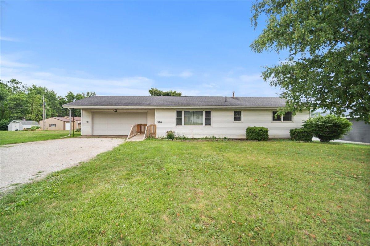 308 W North St., Colfax, IL 61728