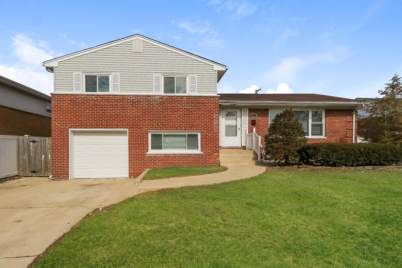 923 Division St., Melrose Park, IL 60160