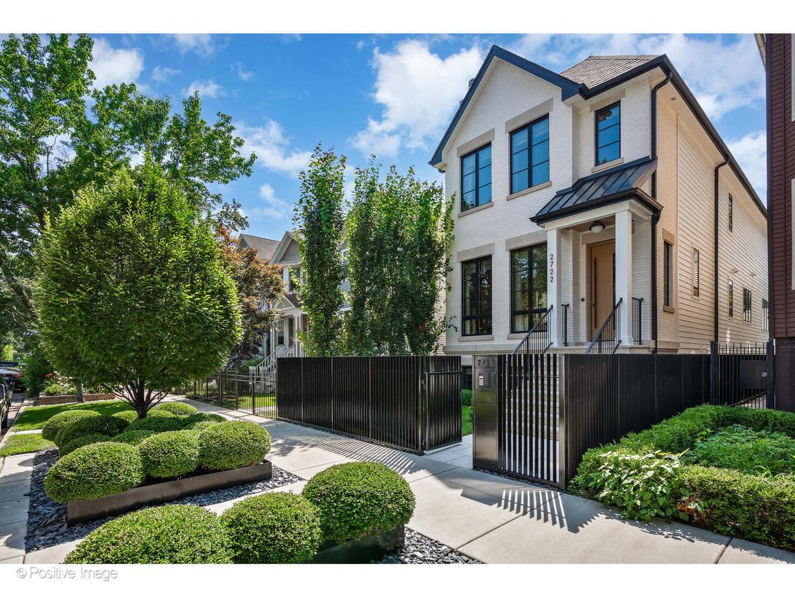 2722 N Magnolia Ave., Chicago, IL 60614