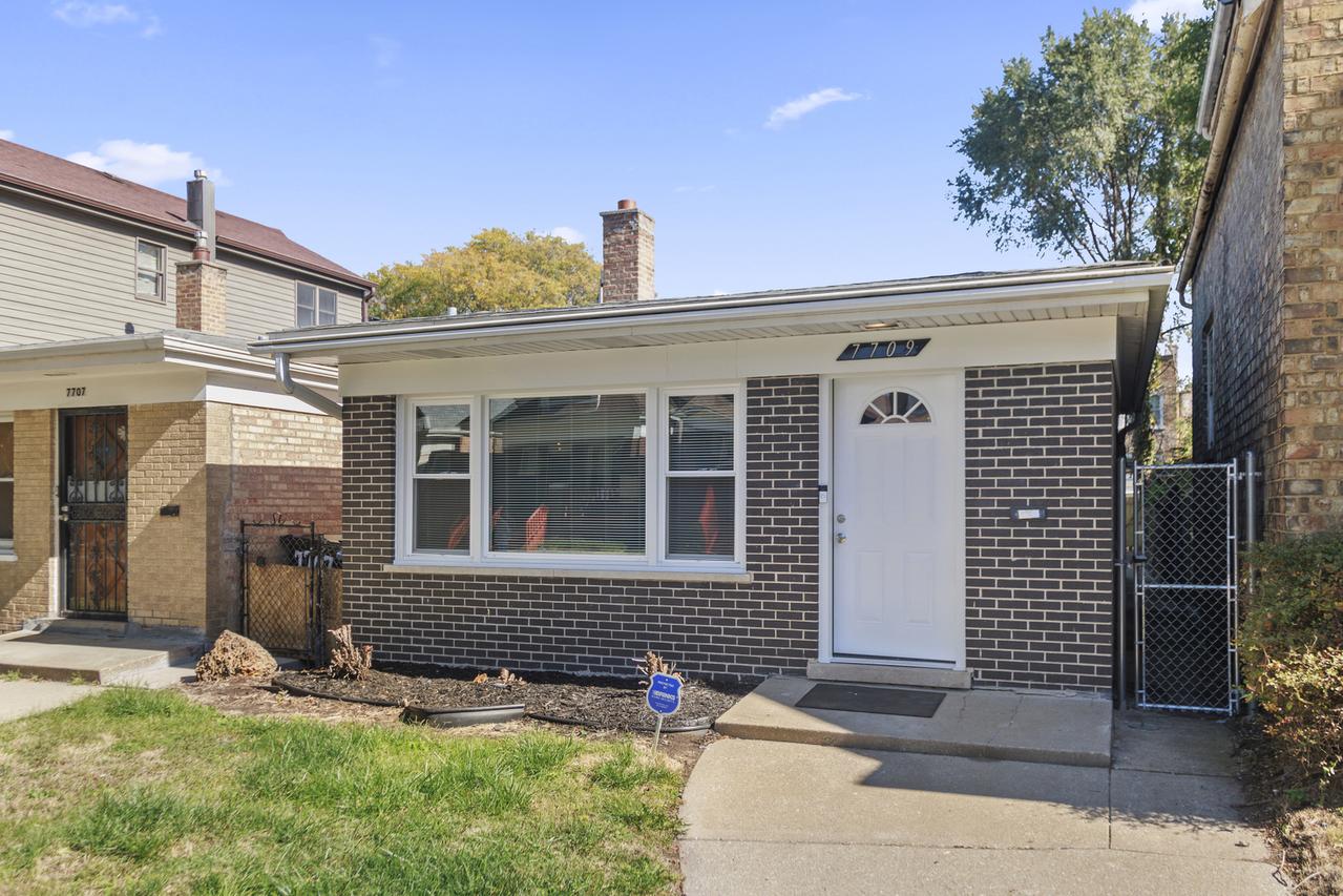 7709 S Champlain Ave., Chicago, IL 60619