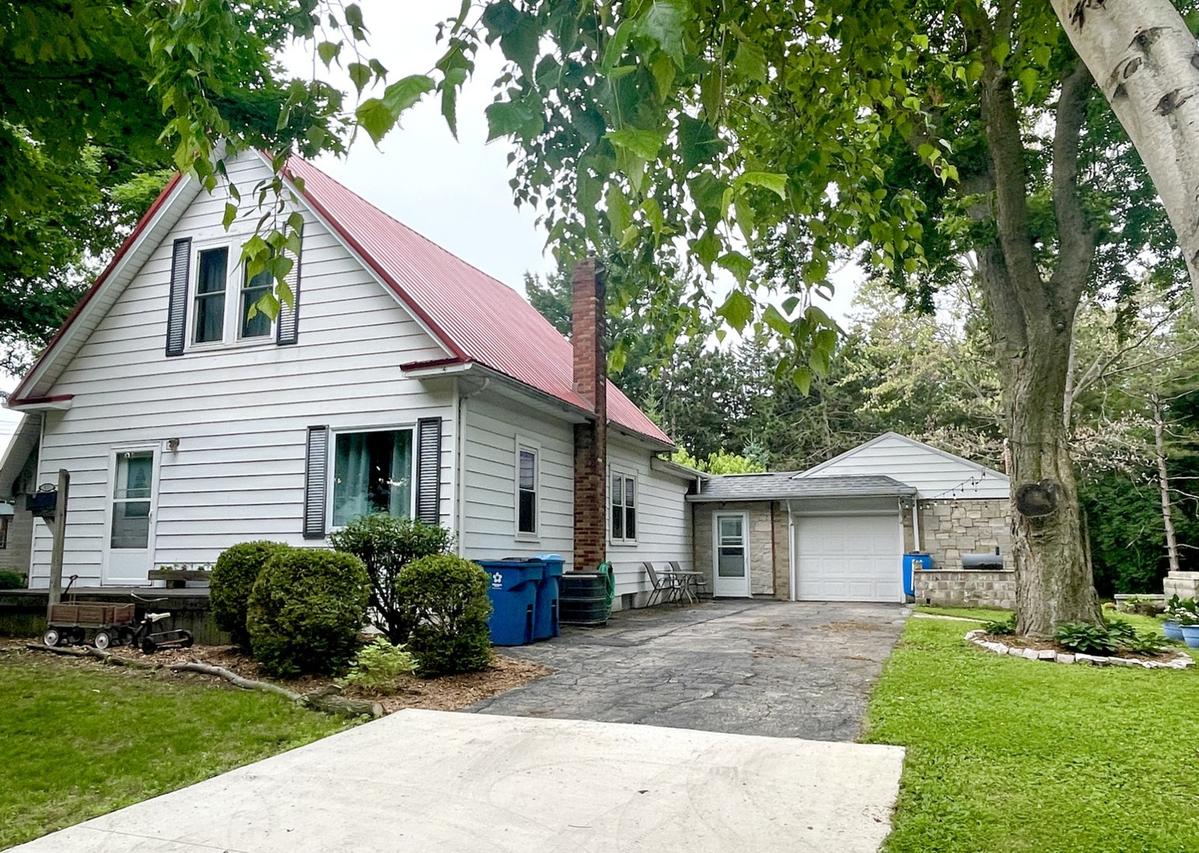 825 Swift Ave., Oglesby, IL 61348